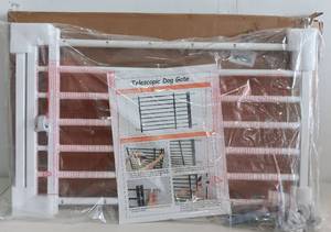lot 176 image: TELESCOPIC DOG GATE (WHITE) X003URZY57 IN BOX AS SHOWN.