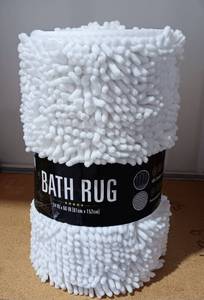 lot 280 image: SOFT CHENILLE BATH RUG AS SHOWN. (24 X 60)