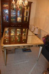 lot 114 image: Designer Traditional Gold Etched Mirror Dining Table with Gold Accents. Base set- up seats 4 and comes with 2 leaves to expand to seating for 8.