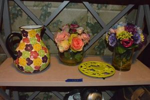 lot 132 image: Flower arrangements, green iron bird trivet, Pier 1 flower pitcher