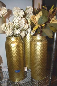 lot 148 image: Set of 3 Gold Fish Scale Vases with flowers as shown