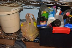 lot 156 image: Household cleaning products, rat traps, rope handle bucket