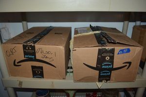 lot 189 image: Quart size Mason jars, 2 boxes