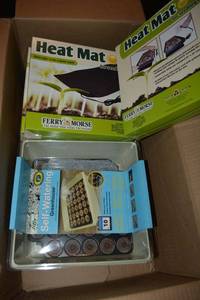 lot 205 image: Plant and seed germination kit, Heat mats