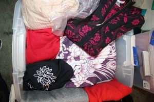 lot 320 image: Womens clothing including Bloomingdales Cashmere sweaters