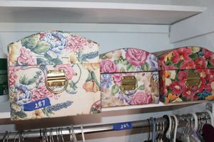 lot 287 image: Set of 3 fabric covered small trunks