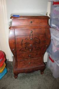 lot 285 image: Jewelry Cabinet Chest