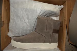 lot 77 image: UGG Sneaker Boots size 10 Aika  - Look New Never Worn