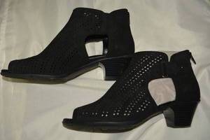 lot 86 image: Earth Womens Keri Black Leather Shoe size 9.5 - Look New Never Worn