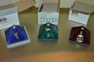 lot 22 image: Set of 3 Wishing Pyramids