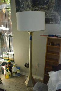 lot 32 image: Z Gallerie Floor Lamp 64H with 11x19 round shade