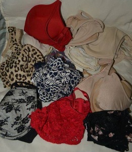 lot 67 image: Womens bras size 36B-C underwires