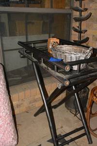 lot 461 image: Metal tray stand with basket