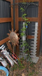 lot 449 image: Metal tower trellis and metal sun garden stake
