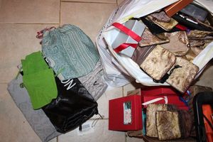 lot 377 image: Generous assortment of jewelry boxes, jewelry bags and purse bags