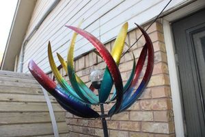 lot 391 image: Solar Wind spinner garden stake