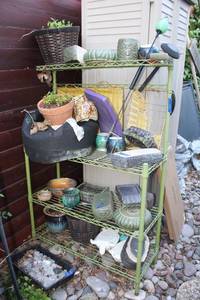lot 401 image: Green bakers rack only (not contents)
