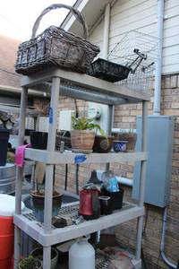 lot 434 image: Flower pots and baskets