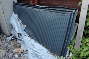 lot 405 image: Vinyl storage building not put together. 5W x 5D x 6H