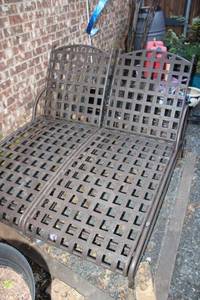 lot 416 image: Dual Frame metal Lounger. Reclines and moves easily with rear wheels
