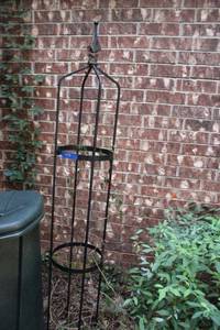 lot 438 image: Garden Obelisk Trellis