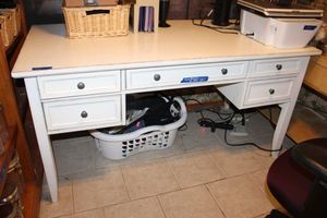 lot 139 image: White Desk Only