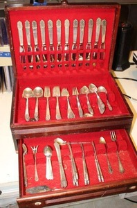 lot 3 image: Sterling Silverware Set