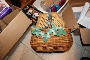 lot 478 image: Wicker baskets, Chefs choice knife sharpener, Swerve sugar replacement packs, Clothes iron