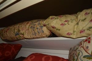 lot 334 image: Decorative pillows and cushion