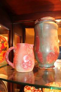 lot 359 image: Crystalline Gallery Artisan Designer Pink Pitcher and matching pinkgreen vase
