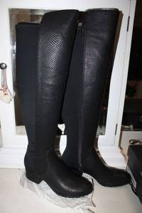 lot 79 image: Kenneth Cole Black Snake Long Boots FELIX size 10 - Look New Never Worn