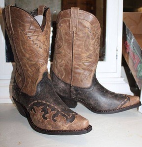 lot 80 image: Womens Laredo Leather Cowboy Boots size 10M - Look New Never Worn