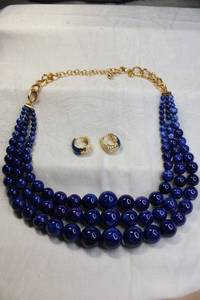 lot 29 image: Signed Joan Rivers mottle blue triple strand necklace with gold plated yoke. 16L with 3 extender with hinged post hoop earrings. Marked Joan Rivers.