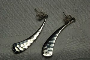 lot 38 image: Signed Sterling Silver RIM Studio modernist post earrings. Hammered finish. 2.25L Marked 925 RIM Studio