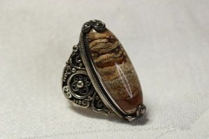 lot 46 image: Sterling Silver Brown Lace Agate cabochon ring. Marked 925. Size 6