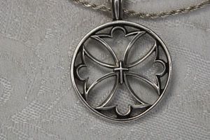 lot 64 image: Sterling Silver Celtic cross disc pendant with 18L sterling Italian necklace. Marked 925 Italy lobster clasp. Pendant marked ster