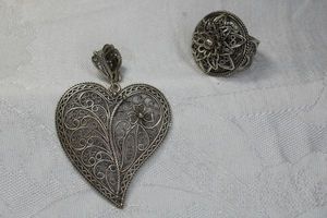 lot 101 image: 825 Silver filigree heart pendant with large bale with safety catch and ring Size 7. Both marked DGS Turkey 825.