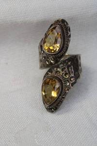 lot 121 image: Sterling Silver elongated ring in hammered motif with pear-shaped lemon Citrine gemstones. Marked 925. Size 8
