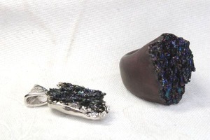 lot 168 image: Sterling Silver Silicon carbide Crystal pendant. Unmarked. 1.5L. Also includes a Silicon Carbide Crystal ring. Size 7