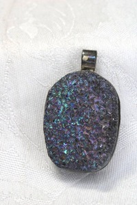 lot 169 image: Sterling Silver Drusy specimen pendant. Marked 925 on bale. 2L