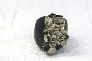 lot 176 image: Pyrite (Fools Gold) specimen molded ring. Size 6.