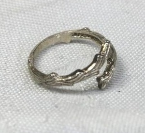 lot 178 image: Sterling Silver figural tree bark textured ring. Marked 925. Size 7.5