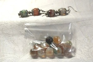lot 190 image: Dendritic natural faceted Agate ear wire earrings and loose beads. 2.25L