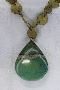 lot 124 image: Heavy brass circle-link 38L necklace with pear shape polished Turquoise 2.25L pendant.