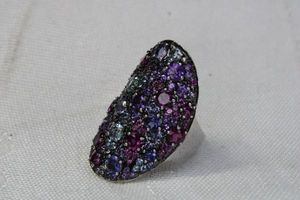 lot 129 image: Sterling Silver elongated multi-gemstone prong set ring. Marked 925 UTC. Size 7 Garnet, Amethyst, Blue Topaz