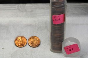 lot 146 image: Roll of uncirculated 1962 Lincoln pennies.