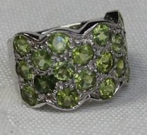 lot 152 image: Sterling Silver and Peridot gemstone ring. Marked 925. Size 7