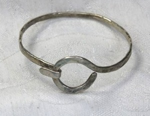lot 154 image: White metal tension clasp modernist bracelet. No markings.