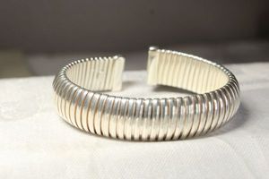 lot 192 image: Sterling Silver Italian flex cuff bracelet. Marked JCM 925 Italy.