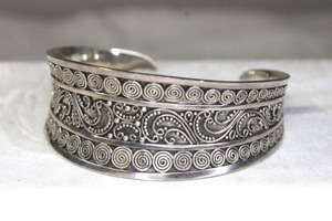 lot 199 image: Sterling Silver cuff bracelet with scroll and beadwork design. Marked BA 925.
